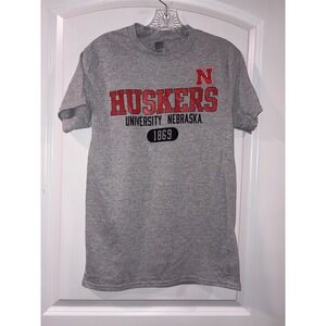 University Nebraska Men's Small T-Shirt Cornhuskers (Gray) Fast Shipping! SM New